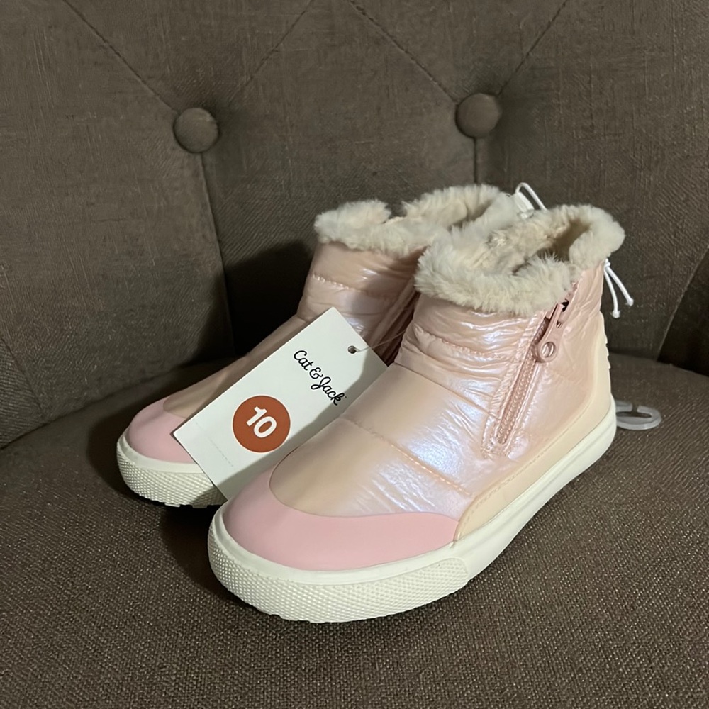 Girls pink snow boots size 10 NWT